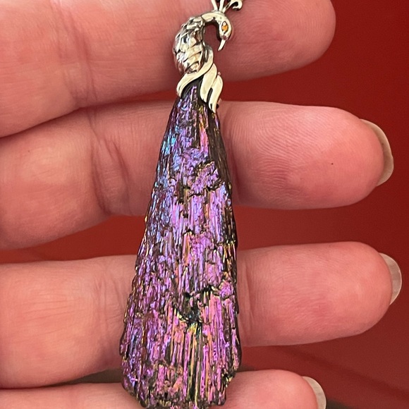 Striking rainbow Aura kyanite peacock pendant - Picture 6 of 10